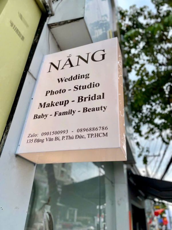 bảng hiệu hộp đèn mica