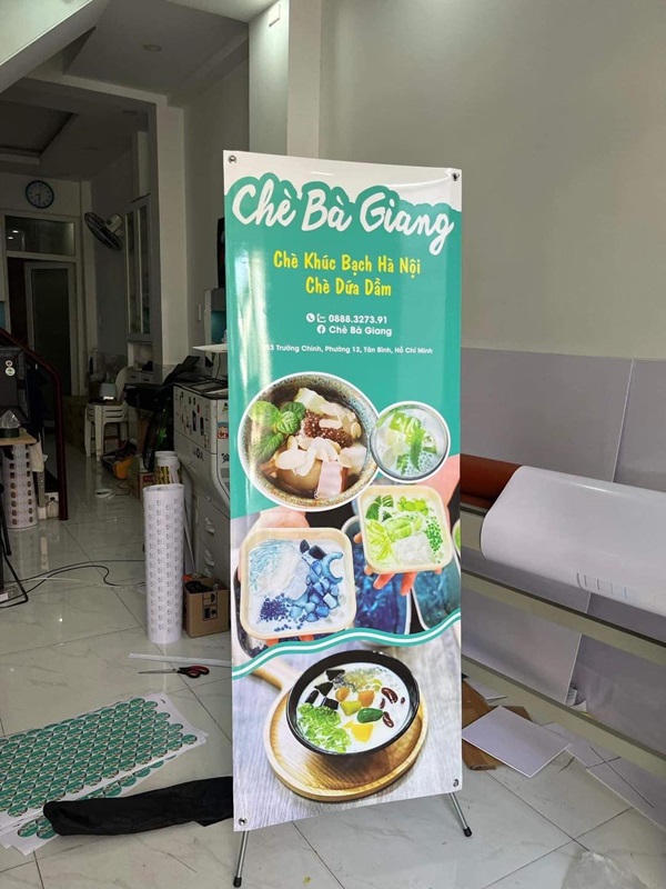 standee chữ x