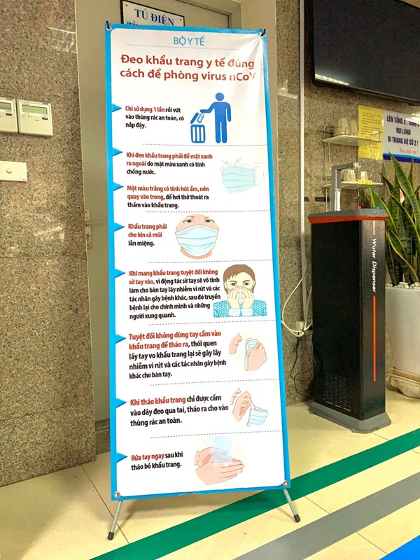 standee chữ x
