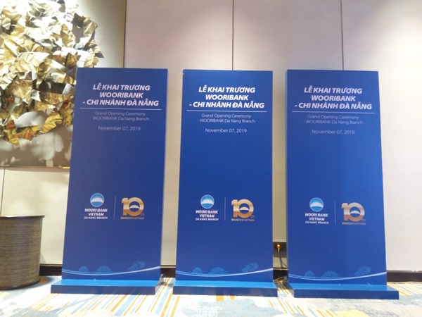 in standee cao cấp